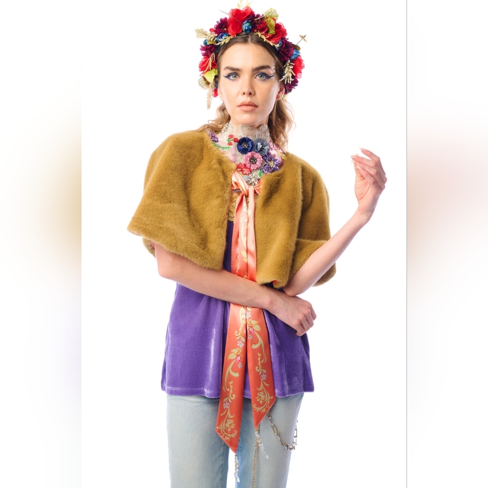 Grace Kelly Reversible Fur Cape Aratta Mustard Short Sleeve Faux Fur Capelet